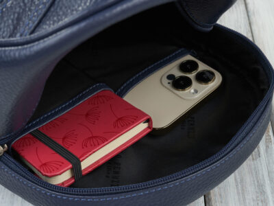 Mały, miejski plecaczek damski skórzany z kokardą Paolo Peruzzi granatowy - obrazek 8