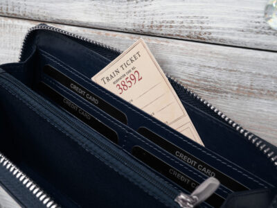 Duży, ciemnoniebieski, portfel damski zapinany dookoła na zamek błyskawiczny - obrazek 3