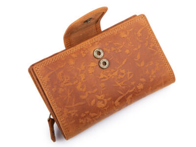 Pojemny, skórzany portfel damski jasnobrązowy z tłoczonym kwiatowym wzorem vintage - obrazek 3