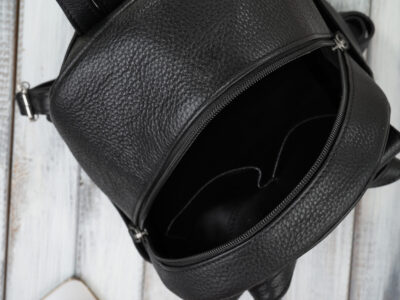 Mały, miejski plecaczek damski skórzany z kokardą Paolo Peruzzi czarny - obrazek 6