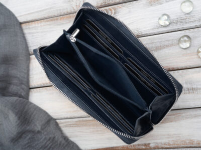 Duży, ciemnoniebieski, portfel damski zapinany dookoła na zamek błyskawiczny - obrazek 4