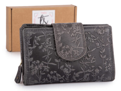 Pojemny, skórzany portfel damski czarny z tłoczonym kwiatowym wzorem vintage