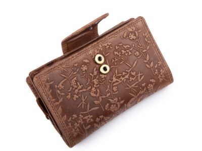 Pojemny, skórzany portfel damski ciemnobrązowy z tłoczonym kwiatowym wzorem vintage - obrazek 3