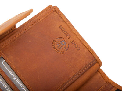 Pojemny, skórzany portfel damski jasnobrązowy z tłoczonym kwiatowym wzorem vintage - obrazek 5