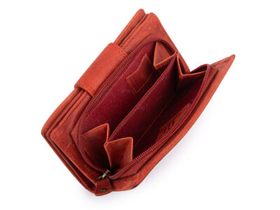 Pojemny, skórzany portfel damski czerwony z tłoczonym kwiatowym wzorem vintage - obrazek 9