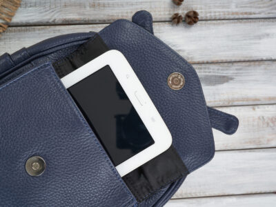 Mały, miejski plecaczek damski skórzany z kokardą Paolo Peruzzi granatowy - obrazek 10