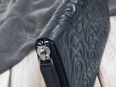 Duży, ciemnoniebieski, portfel damski zapinany dookoła na zamek błyskawiczny - obrazek 7