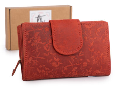 Pojemny, skórzany portfel damski czerwony z tłoczonym kwiatowym wzorem vintage