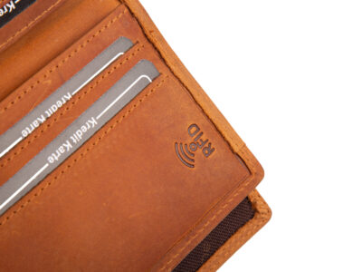 Pojemny, skórzany portfel damski jasnobrązowy z tłoczonym kwiatowym wzorem vintage - obrazek 7