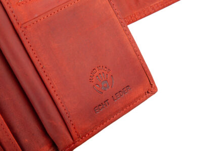 Pojemny, skórzany portfel damski czerwony z tłoczonym kwiatowym wzorem vintage - obrazek 4