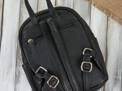 Mały, miejski plecaczek damski skórzany z kokardą Paolo Peruzzi czarny - obrazek 4