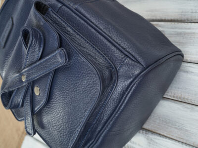 Mały, miejski plecaczek damski skórzany z kokardą Paolo Peruzzi granatowy - obrazek 11