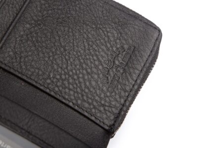 Duży, poziomy portfel damski w kolorze czarnym lakierowana tafla w linie - obrazek 6