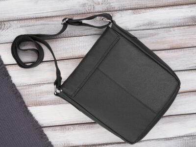 Czarna, listonoszka męska na ramię uszyta ze skóry naturalnej Paolo Peruzzi - obrazek 3