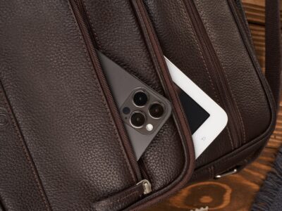 Ciemnobrązowa, elegancka pionowa torba męska na ramię ze skóry naturalnej Paolo Peruzzi - obrazek 4