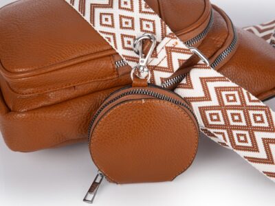 Brązowym (koniakowy) plecak damski na jedno ramię miejski elegancki - obrazek 4