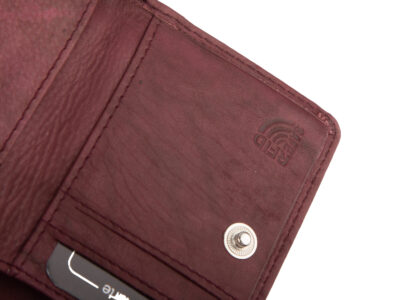 Mały portfel damski uszyty z miękkiej skóry naturalnej w kolorze burgundowym - obrazek 4
