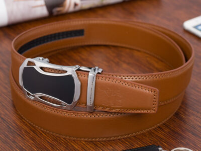 Brązowy skórzany pasek męski do spodni z klamrą automatyczną w nowoczesnym kształcie 110 cm - obrazek 2