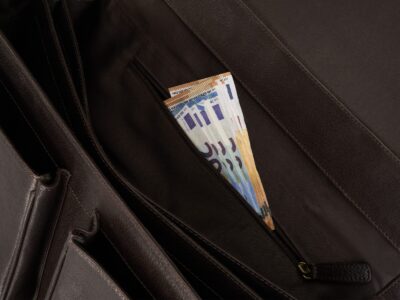 Duża, skórzana teczka męska na dokumenty w kolorze ciemnobrązowym Paolo Peruzzi - obrazek 6