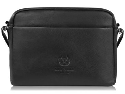 Mała, czarna torebka damska skórzana z metalowymi okuciami w kolorze srebrnym