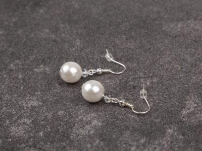 Kolczyki damskie wiszące z białymi perełkami i kryształkiem Preciosa Classic White - obrazek 4