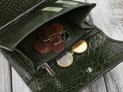 Zielony, średni portfel damski skórzany z wzorem imitującym skórę krokodyla - obrazek 5