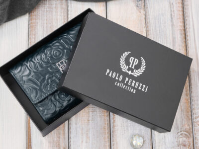 Granatowy, średni portfel damski skórzany z wzorem w tłoczone kwiaty RFID - obrazek 9