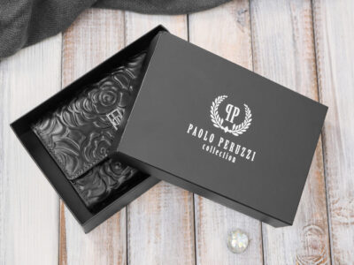 Czarny, średni portfel damski skórzany z wzorem w tłoczone kwiaty RFID - obrazek 9