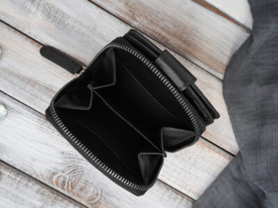 Czarny portfel damski skórzany średni zapinany na zatrzask i zamek błyskawiczny RFID - obrazek 7