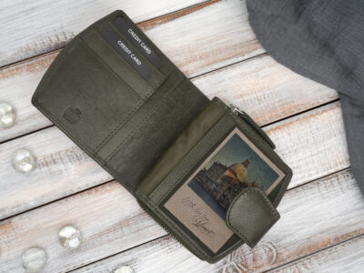 Ciemnozielony portfel damski skórzany średni zapinany na zatrzask i zamek błyskawiczny RFID - obrazek 4