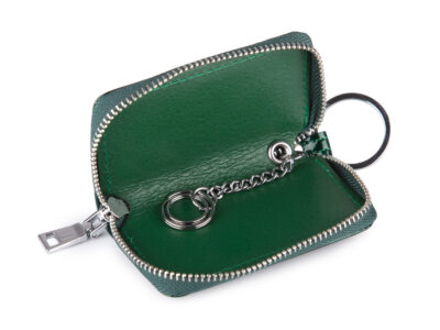 Damskie etui na klucze w zielonym kolorze lakierowane w motylki marki Jennifer Jones - obrazek 2
