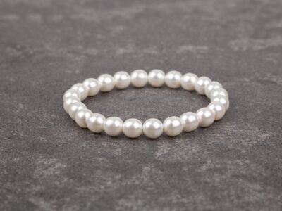 Elastyczna bransoletka damska z białych pereł Preciosa na gumce Classic White - obrazek 2