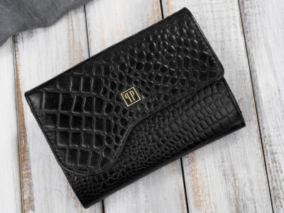 Czarny, średni portfel damski skórzany z wzorem imitującym skórę krokodyla - obrazek 9