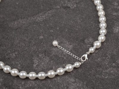 Klasyczny naszyjnik damski z białych pereł Preciosa Elegance White - obrazek 3