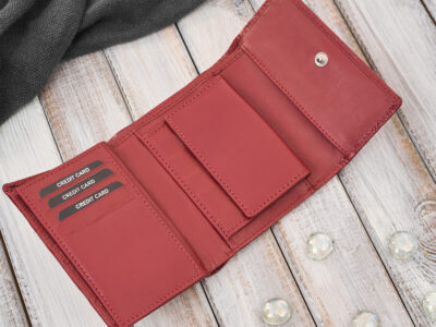 Czerwony, średni portfel damski skórzany z wzorem w tłoczone kwiaty RFID - obrazek 4