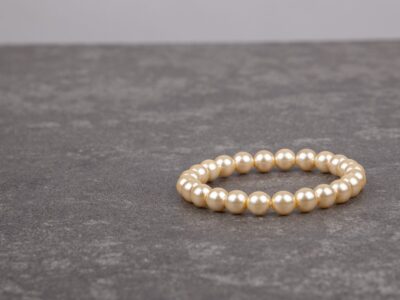 Delikatna bransoletka damska z pereł Preciosa w kolorze ecru na gumce Beige Symphony - obrazek 3