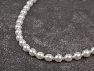 Klasyczny naszyjnik damski z białych pereł Preciosa Elegance White - obrazek 2