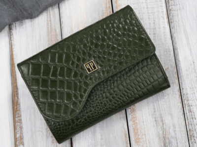 Zielony, średni portfel damski skórzany z wzorem imitującym skórę krokodyla - obrazek 9