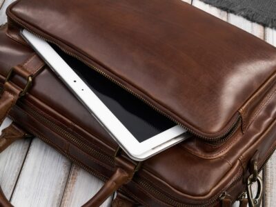 Duża elegancka teczka męska skórzana w kolorze brązowym z paskiem na ramię A4 - obrazek 8