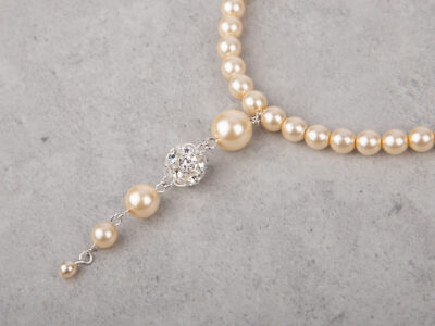 Naszyjnik damski z perłami w kolorze ecru i cyrkoniami Cyria Pearl Ecru - obrazek 2