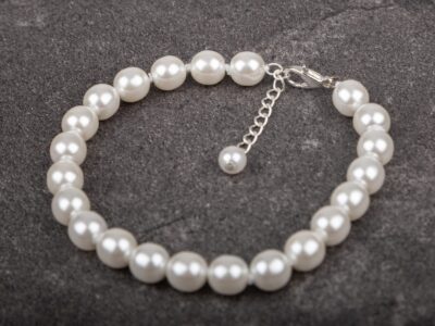 Bransoletka damska z białych pereł Preciosa zapinana na łańcuszek Classic White - obrazek 2