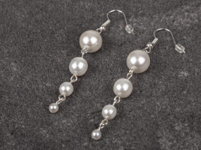 Kolczyki damskie z wiszącymi białymi perłami Preciosa Elegance White - obrazek 2