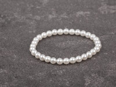 Delikatna bransoletka damska z białych pereł Preciosa na gumce Eterna White - obrazek 2