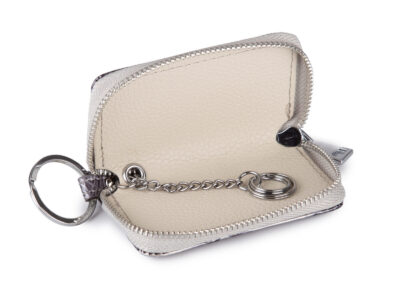 Damskie etui na klucze w srebrnym kolorze lakierowane w motylki marki Jennifer Jones - obrazek 2