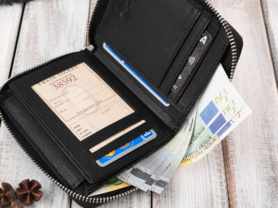 Pionowy, czarny portfel męski zapinany na zamek błyskawiczny, z canvasu i skóry - obrazek 8