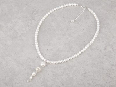 Naszyjnik z białymi perłami i wisiorkiem z kuleczką z cyrkoniami Cyria Pearl White - obrazek 3