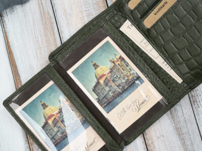 Zielony, średni portfel damski skórzany z wzorem imitującym skórę krokodyla - obrazek 4