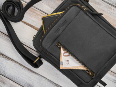 Czarna listonoszka męska na ramię ze skóry naturalnej Paolo Peruzzi - obrazek 4