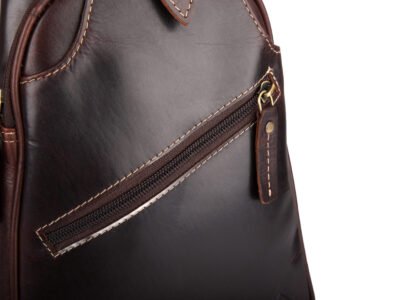 Elegancki skórzany plecak damski na jedno ramię w kolorze ciemnobrązowym - obrazek 3