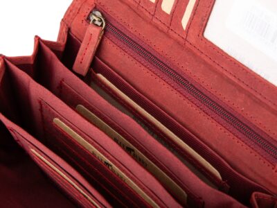 Poziomy portfel damski czerwony z zamszowej skóry naturalnej z tłoczeniem w kwiaty - obrazek 6